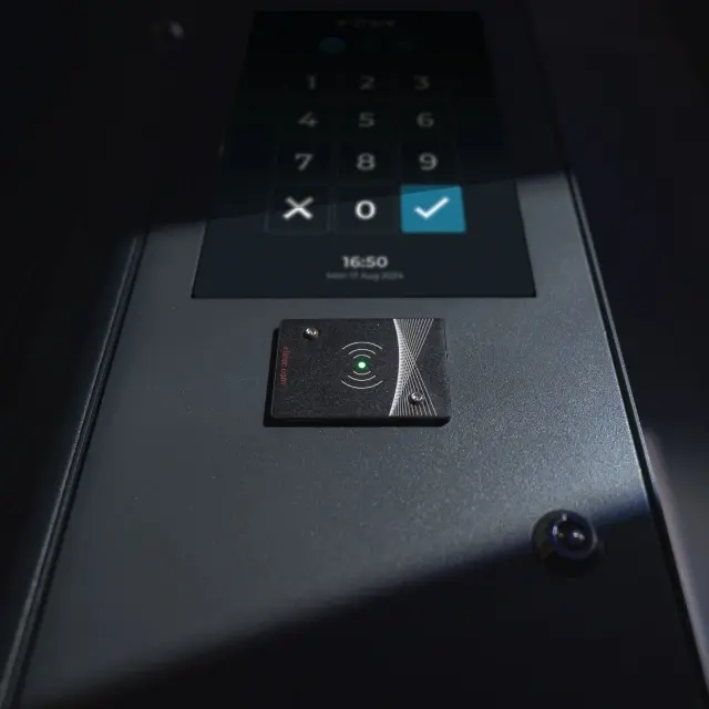 e-Track Cabinet Touchscreen